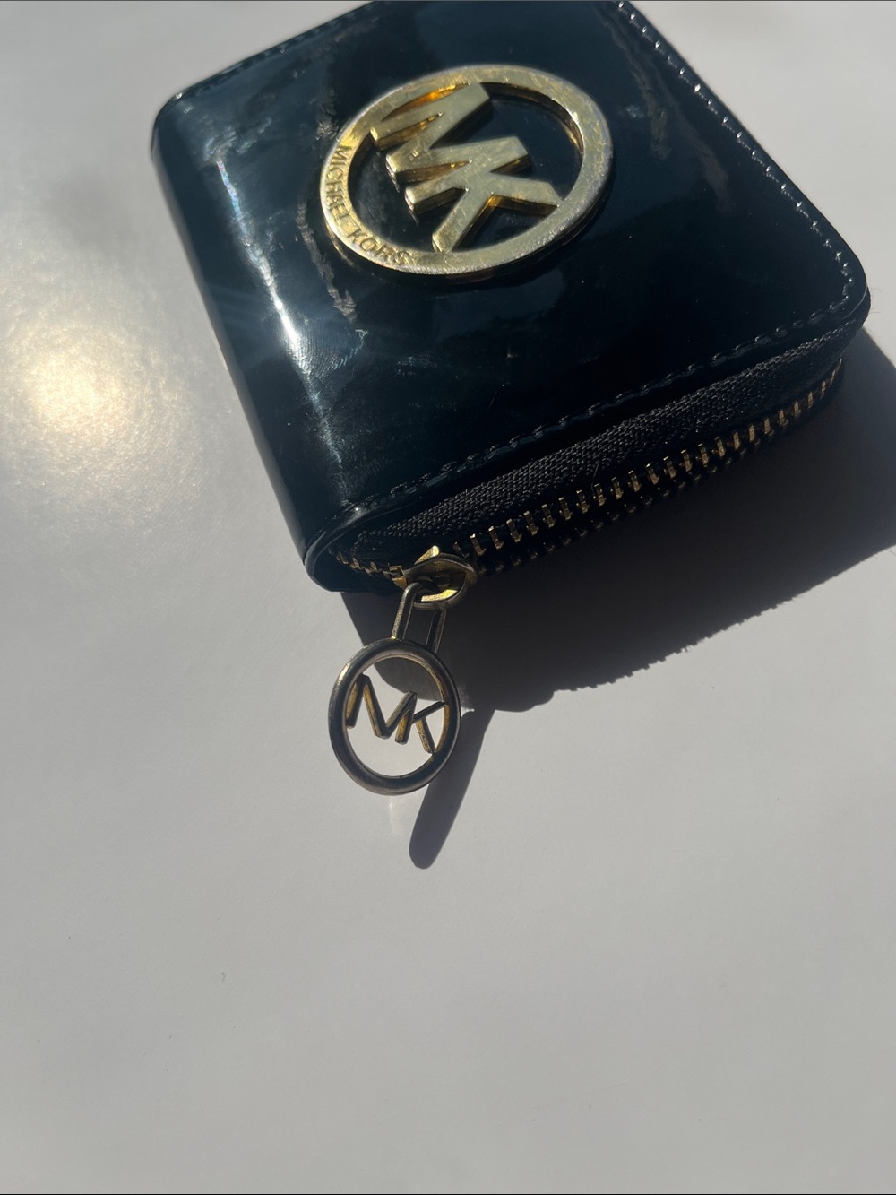 Michael Kors Black Patent Leather Coin Wallet with Gold MK Emblem - Picture 2 of 5